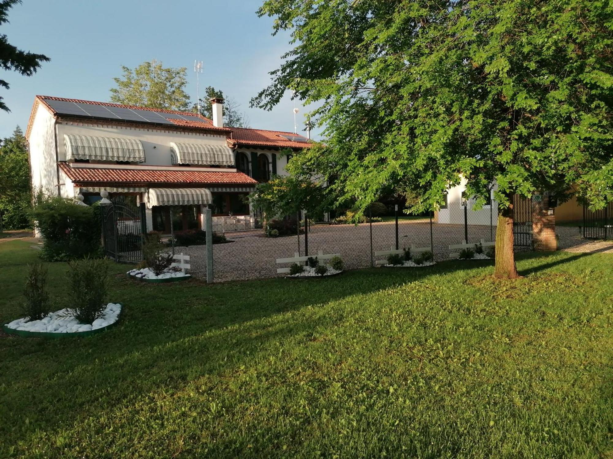 ヴィッロルバ La Libellula Bed & Breakfast エクステリア 写真